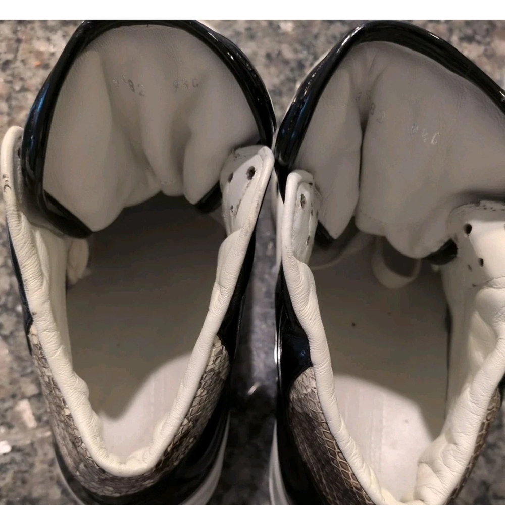 Gucci Black and White Athletic Shoes - Picture 14 of 15